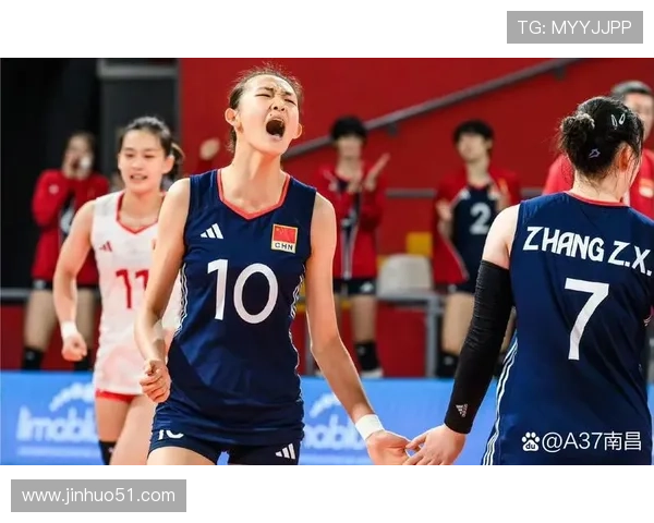 中国女排逆转取胜强势晋级四强展现团队精神与顽强拼搏精神