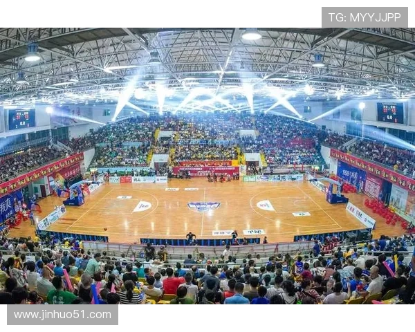 中国篮球联赛新赛季揭幕战精彩纷呈 各队争夺季后赛名额激烈展开