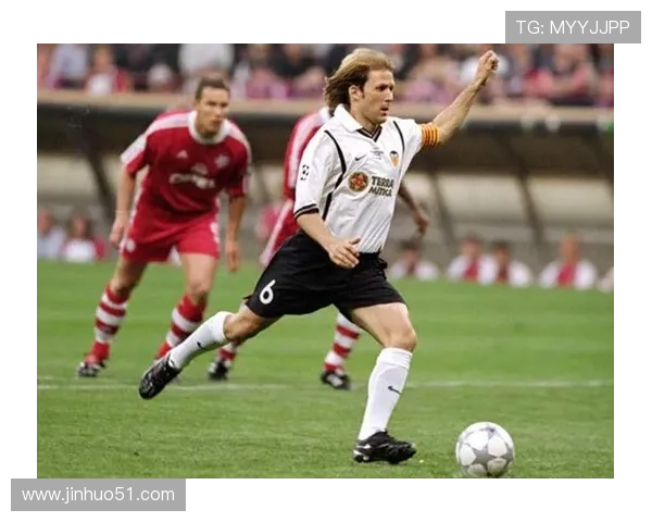 瓦伦西亚俱乐部官方宣布球队管理层重大调整引发球迷广泛关注与热议