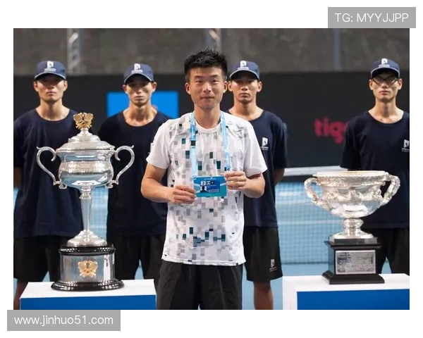 网球名将大满贯赛场再创辉煌 新一代年轻选手崛起引发关注 网球名将大满贯赛场再创辉煌 新一代年轻选手崛起引发关注