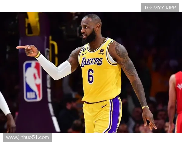 詹姆斯再创历史里程碑率湖人逆转勇士全场高燃引爆球迷热情