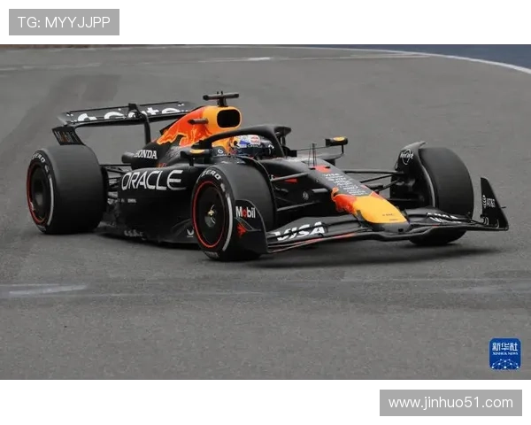F1赛季最新动向：红牛车队创新战略助力维斯塔潘夺冠，车手竞争愈加激烈
