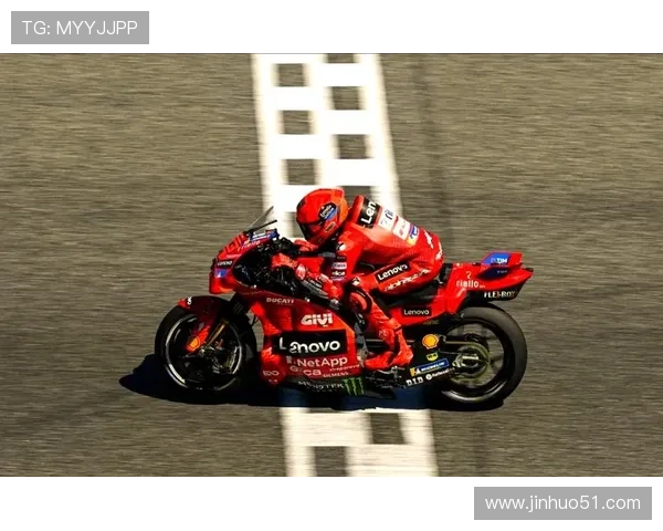 MotoGP最新赛季揭幕众多车队竞争激烈焦点车手表现受关注