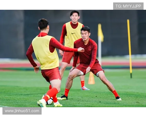 世界杯激战正酣 中国足球迎战强敌全力以赴 力拼小组出线