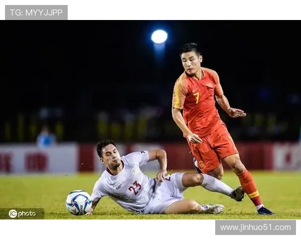 国足新星闪耀国际赛场带动球队强势反弹表现赢得球迷广泛持续热议