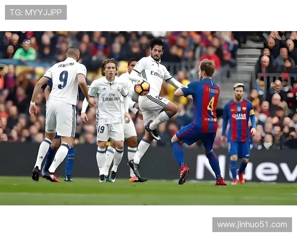 西甲联赛最新动态：巴萨与皇马再度激战 谁将占据榜首位置